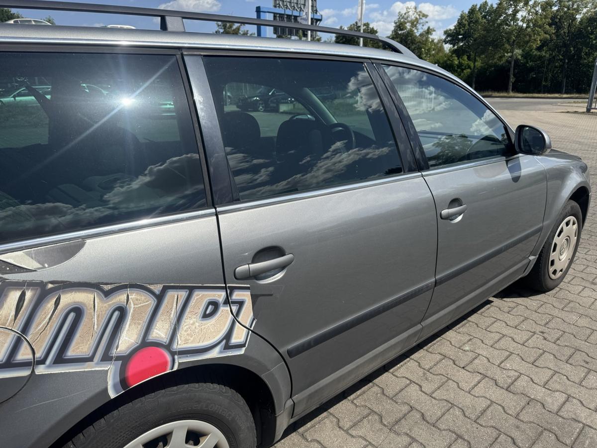 VW Passat 3BG original T&uuml;r hinten rechts Kombi/Variant LD7W Urban Grey Metallic Rohbau Bj.2004
